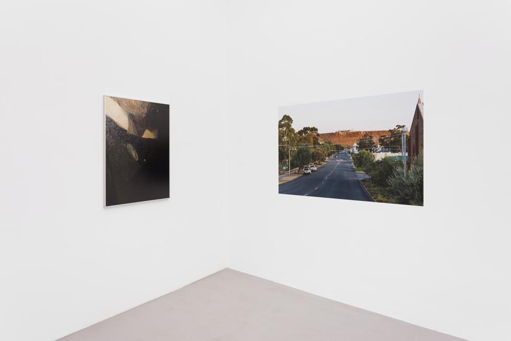 installation view "hit pay dirt" at basis e.V., 2023, courtesy: the artist, photo: Ivan Murzin