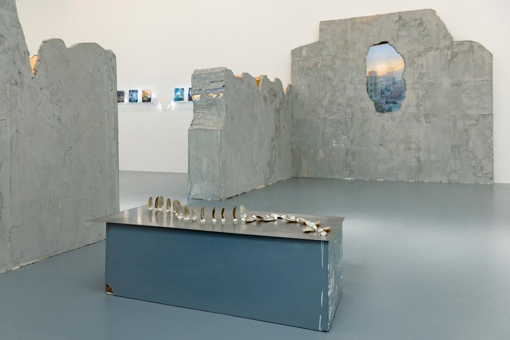 Xiaoshi Qin, Tell me about the midnight sunsets and hidden mountains, 2023, installation, mixed media, photo: Angelika Zinzow, © basis e.V.