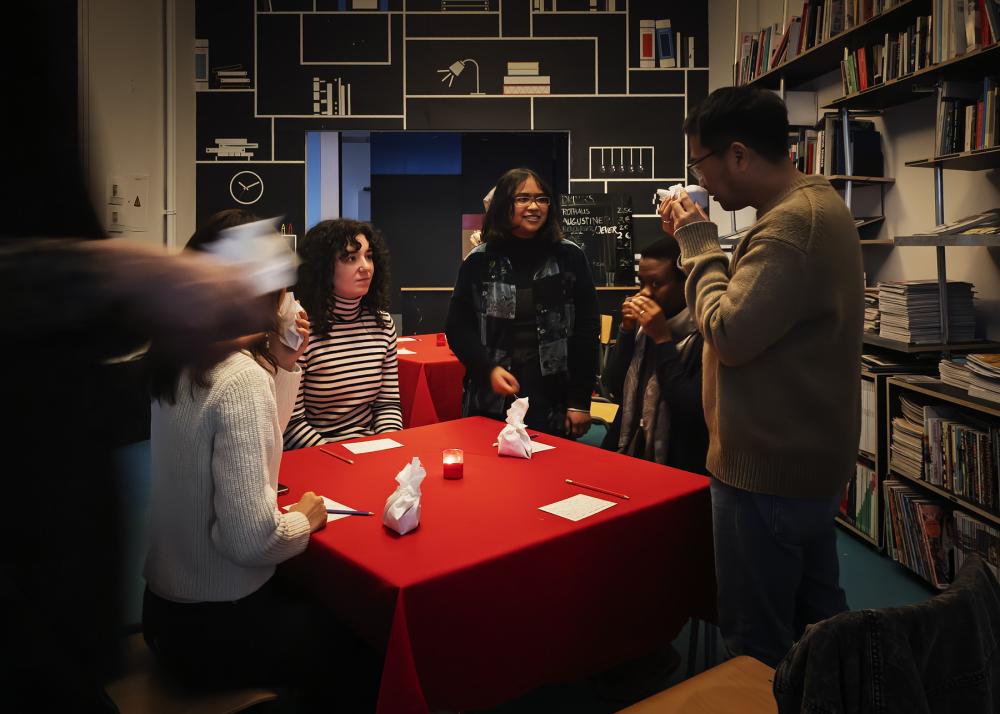Workshop, SOMETHINGS SMELL OF, Sun Kim & Larry Bonćhaka, basis Leseraum, Foto: Ivan Murzin